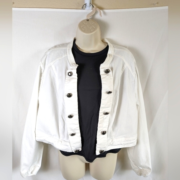 torrid Jackets & Blazers - Torrid Jean Jacket White Size 2‎